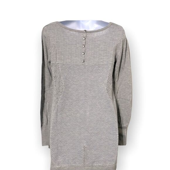 Knit Light Long Sleeved Gray Sweater Top Size Medium - Picture 2 of 6